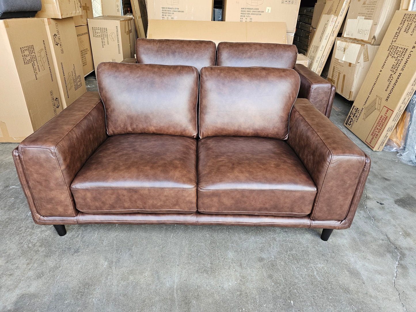 Danise Leather Sofa Lounge: Contemporary Elegance