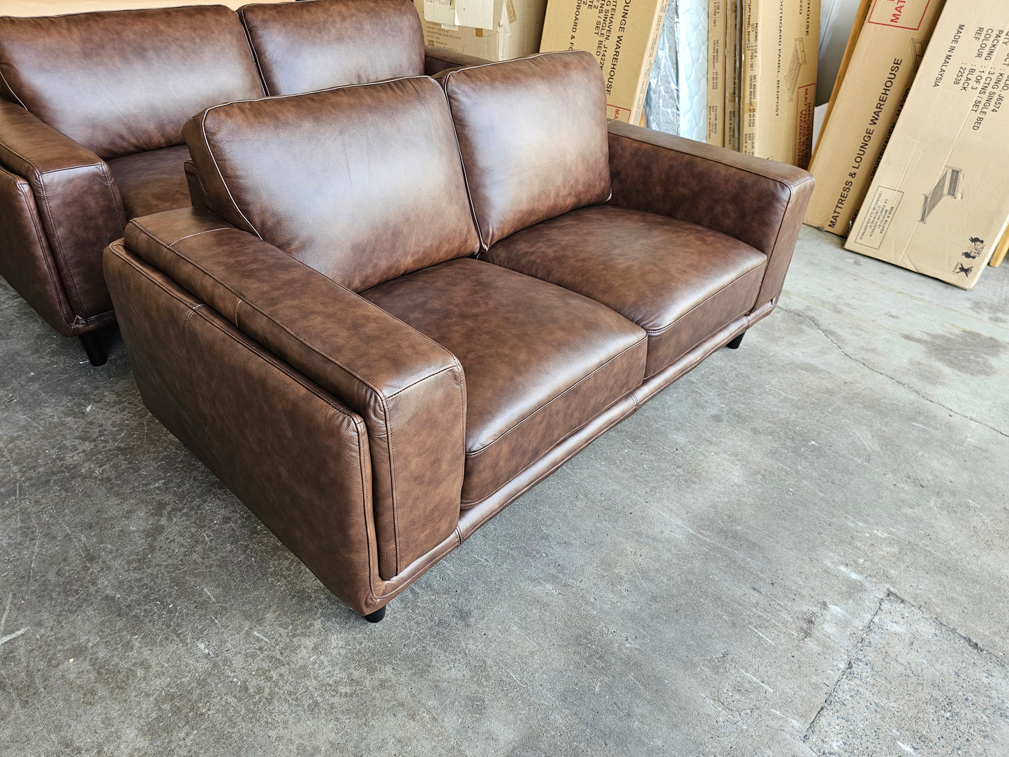Danise Leather Sofa Lounge: Contemporary Elegance
