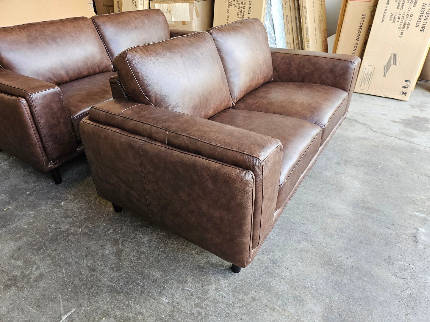 Danise Leather Sofa Lounge: Contemporary Elegance