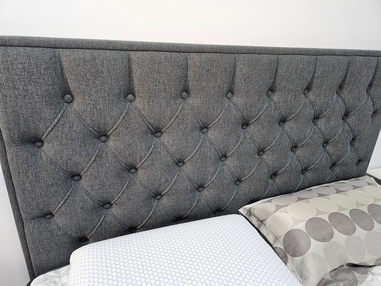 Hampton Gas Lift Bed