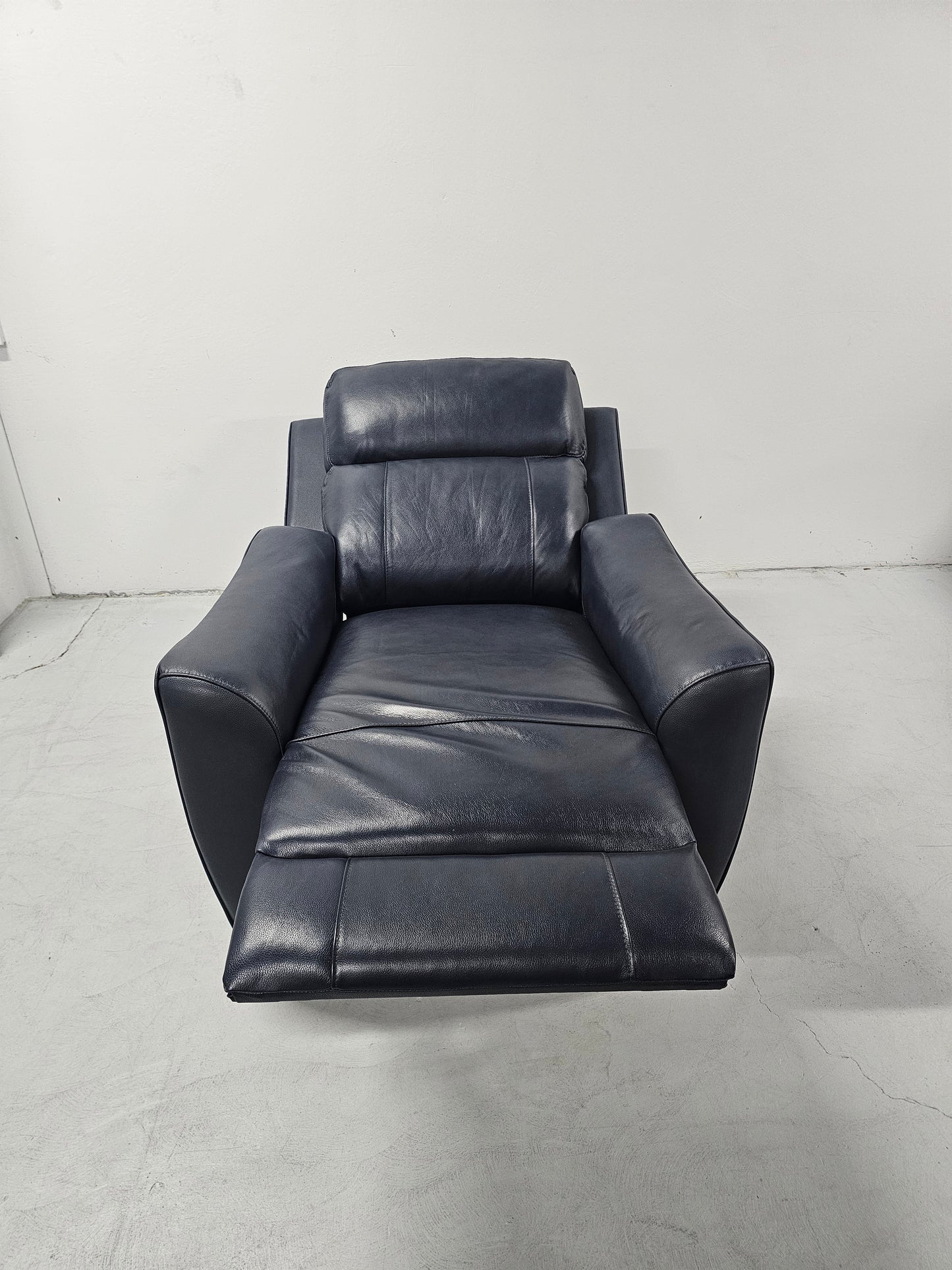 Richmond Leather Recliner Lounges