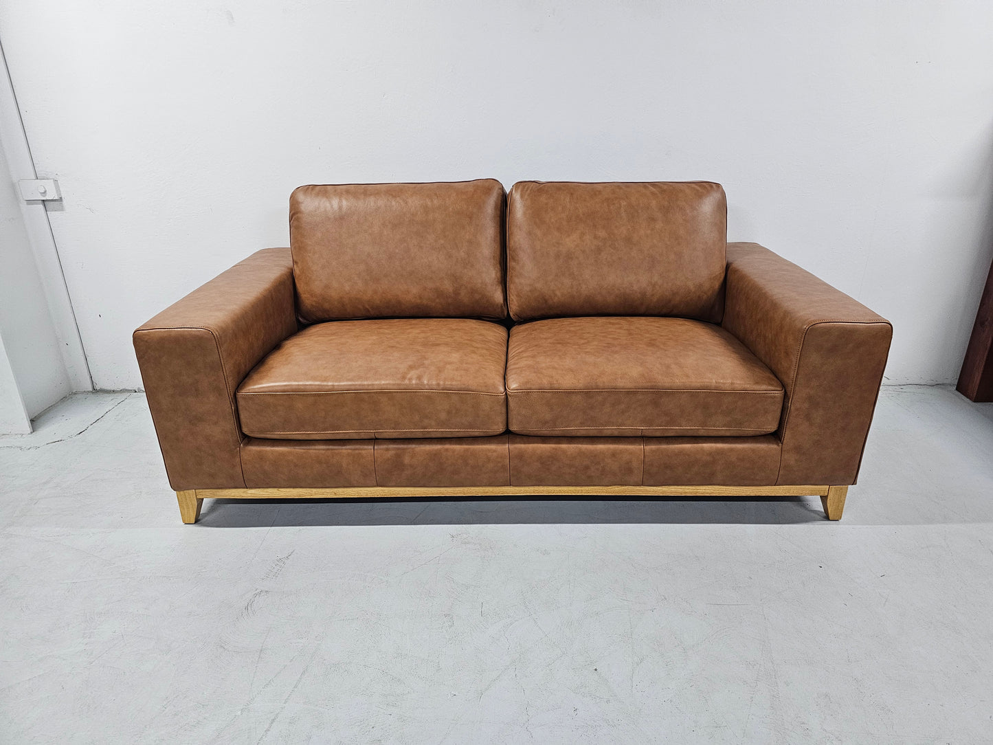 Bliss Leather Sofa Lounge: Contemporary Elegance