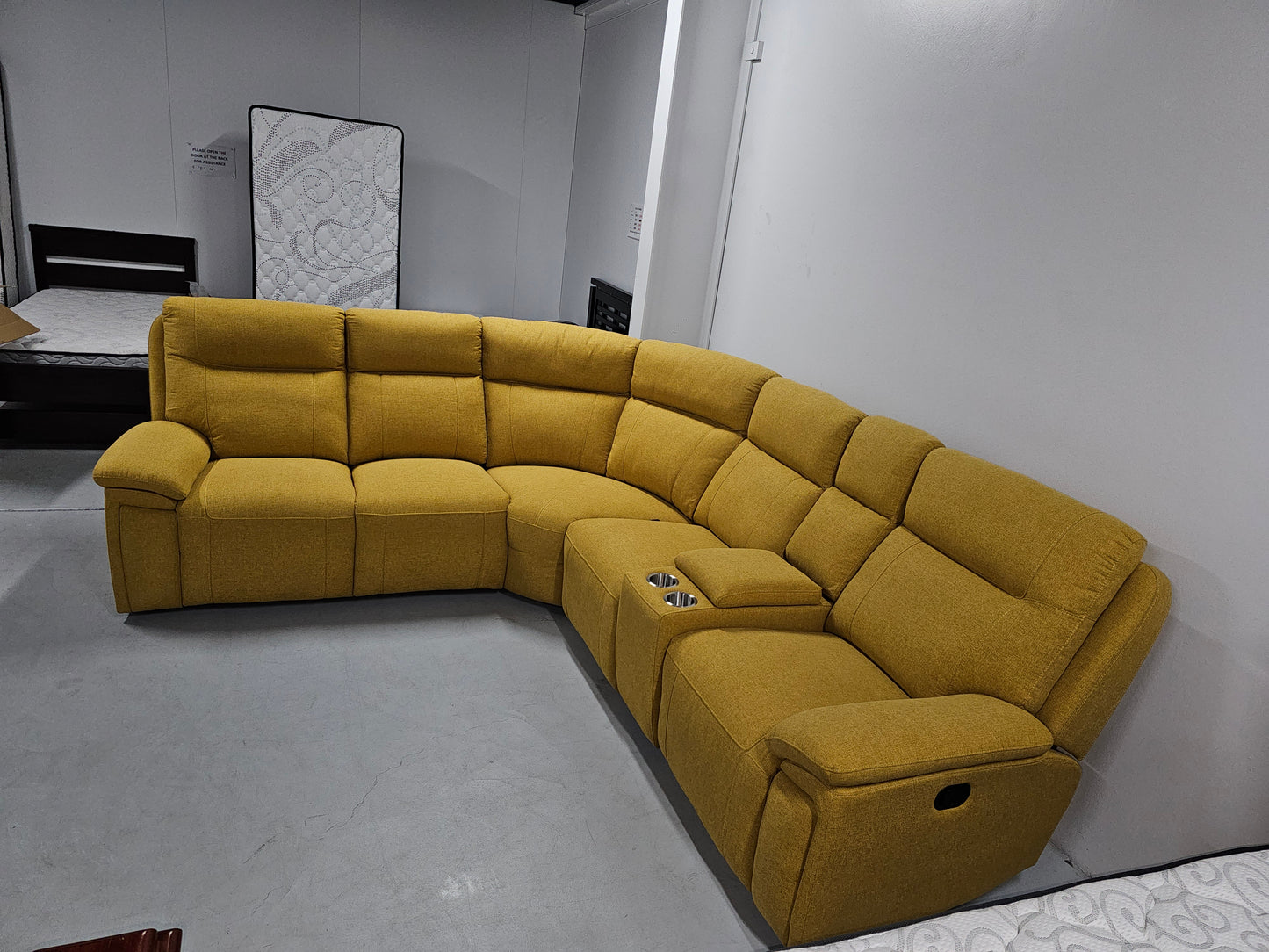 Macy Corner Lounge: Comfort Meets Contemporary Design