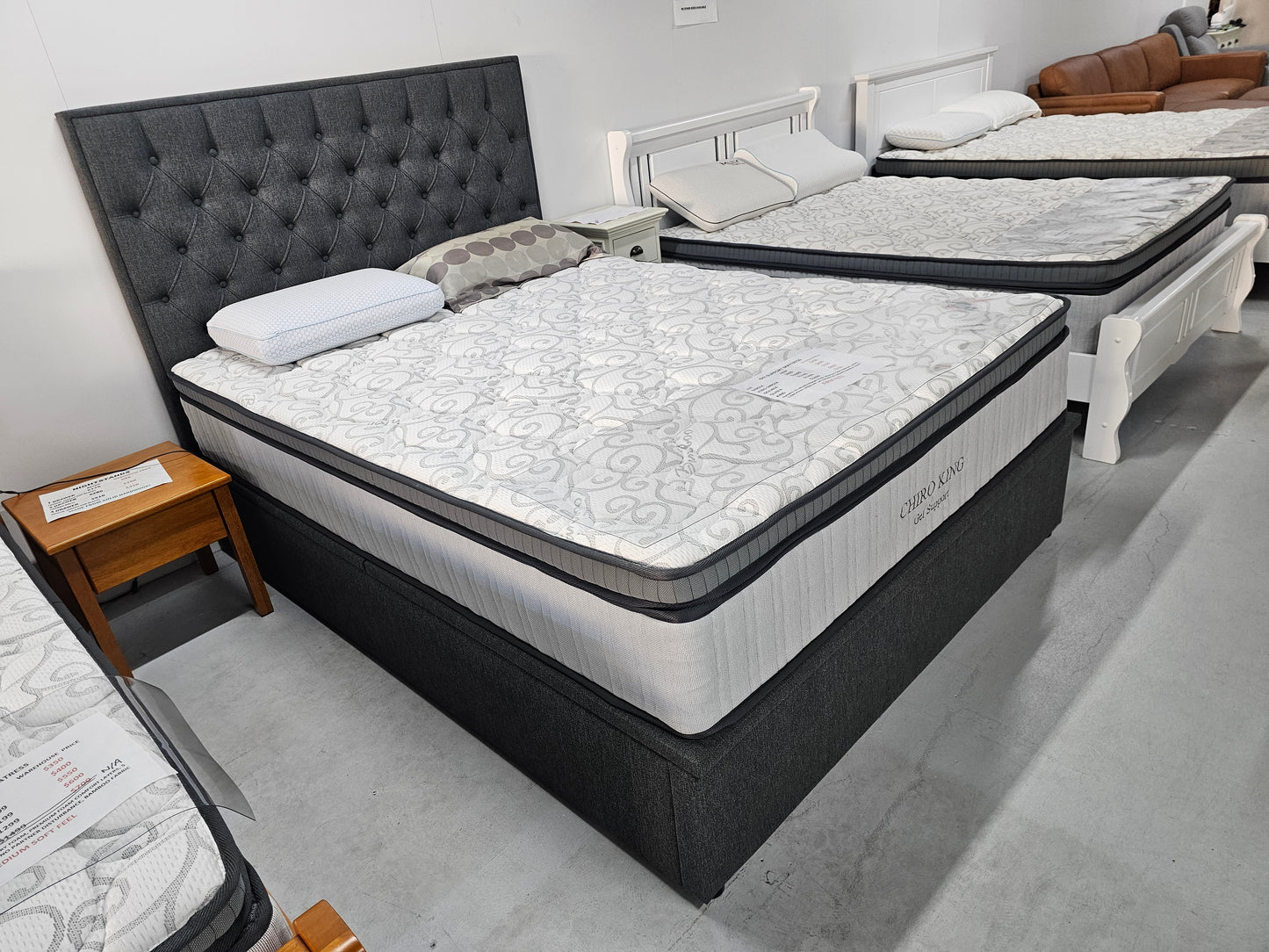 Hampton Gas Lift Bed